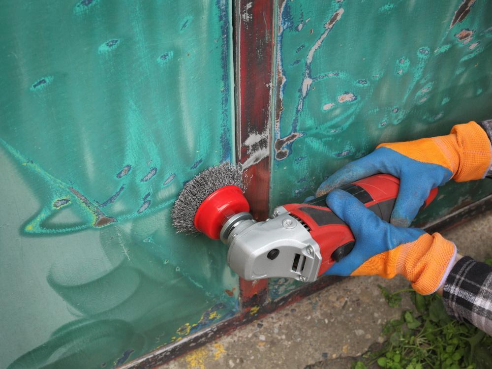 How to Clean Rust off Metal Tools: Expert Tips