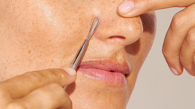 How to Use Facial Tools: Achieve Glowing Skin Effortlessly