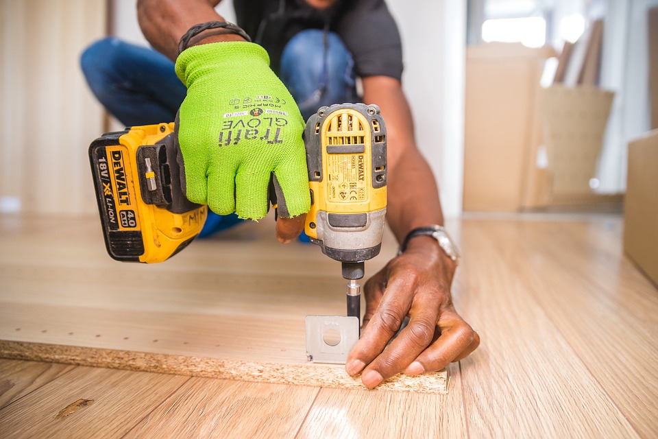 How to Use Power Tools: Master Safety & Efficiency