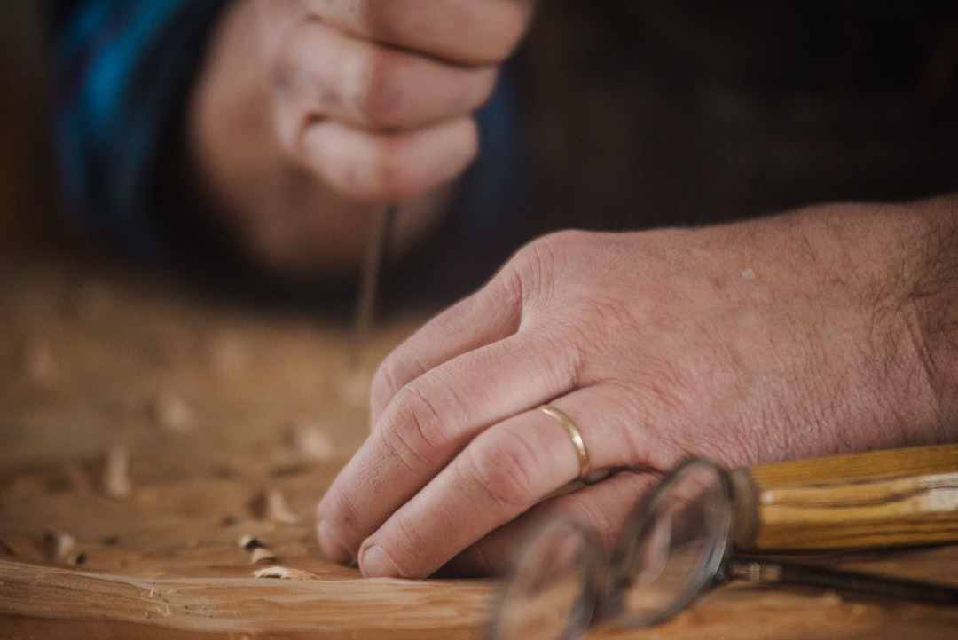 How to Use Carving Tools: Master Your Craft Effortlessly