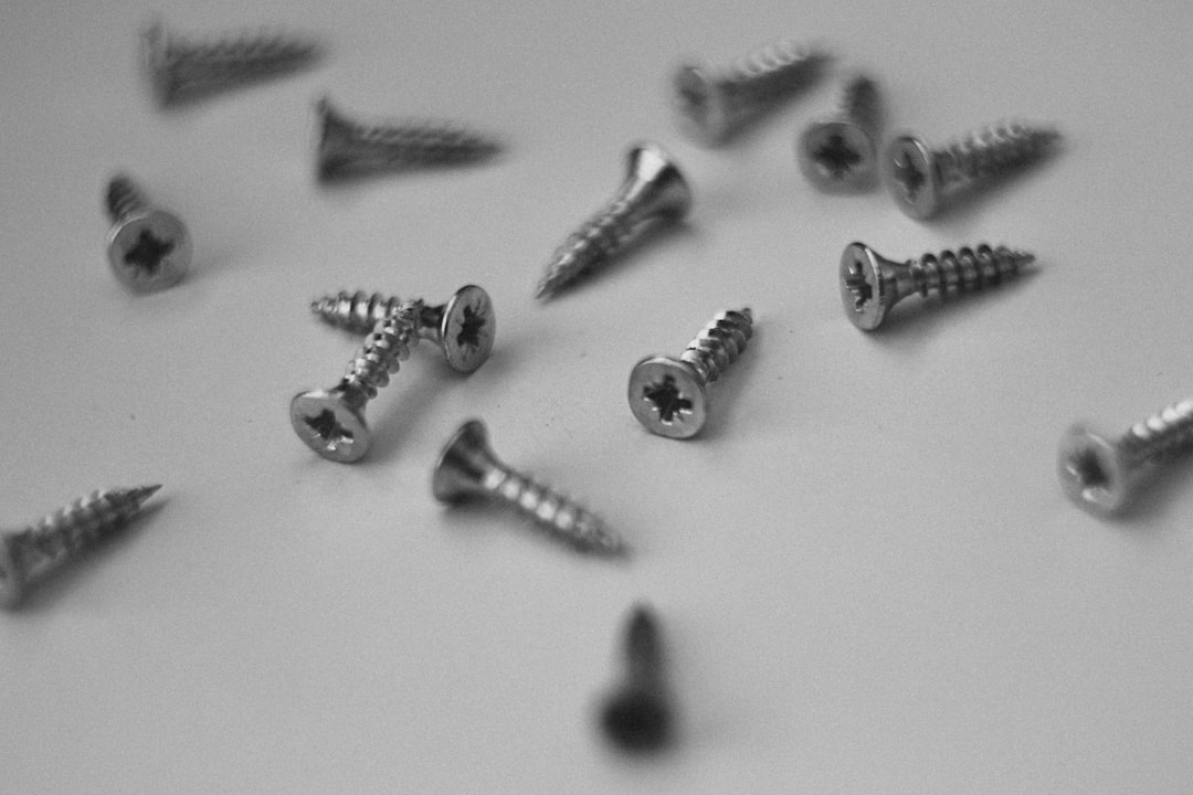 How to Use Screw Extractor Tool: Master Stubborn Screws